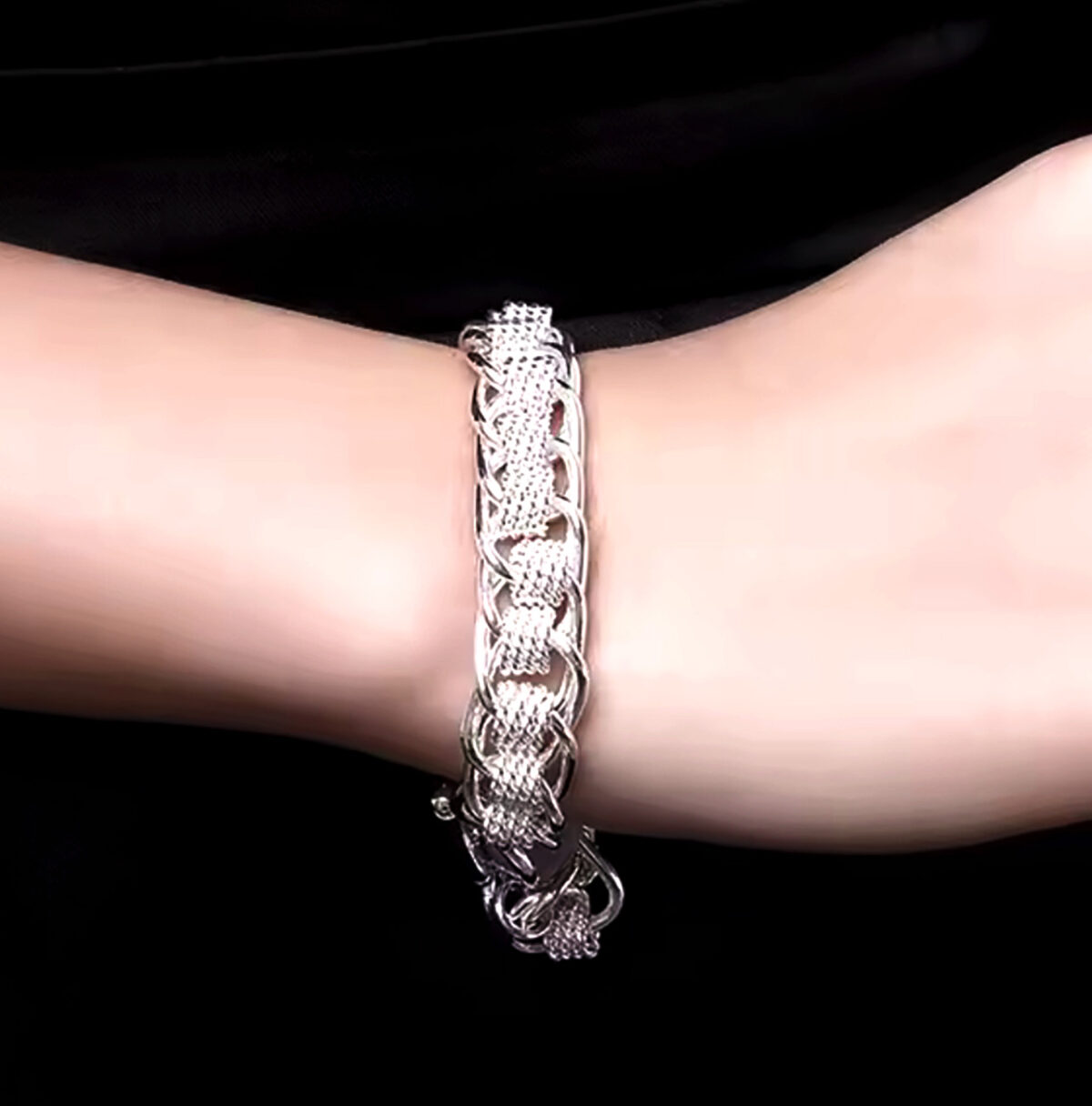 Elegant Sterling Silver Link Bracelet with Toggle Clasp – Timeless Sophistication in Every Detail. 925ijewel.com