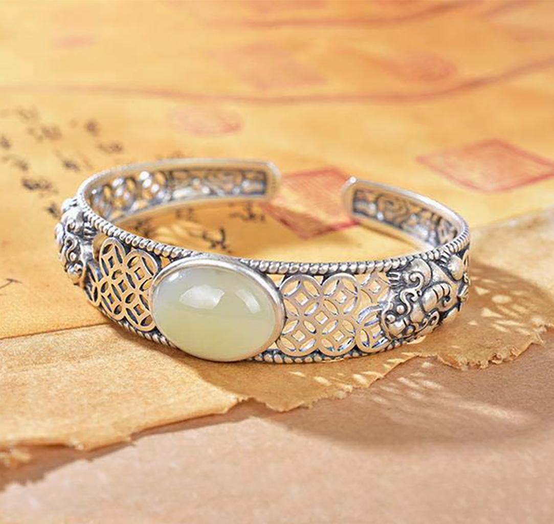 Vintage Silver-Plated Cuff Bangle Bracelet with Oval Synthetic Jade Stone. 925ijewel.com