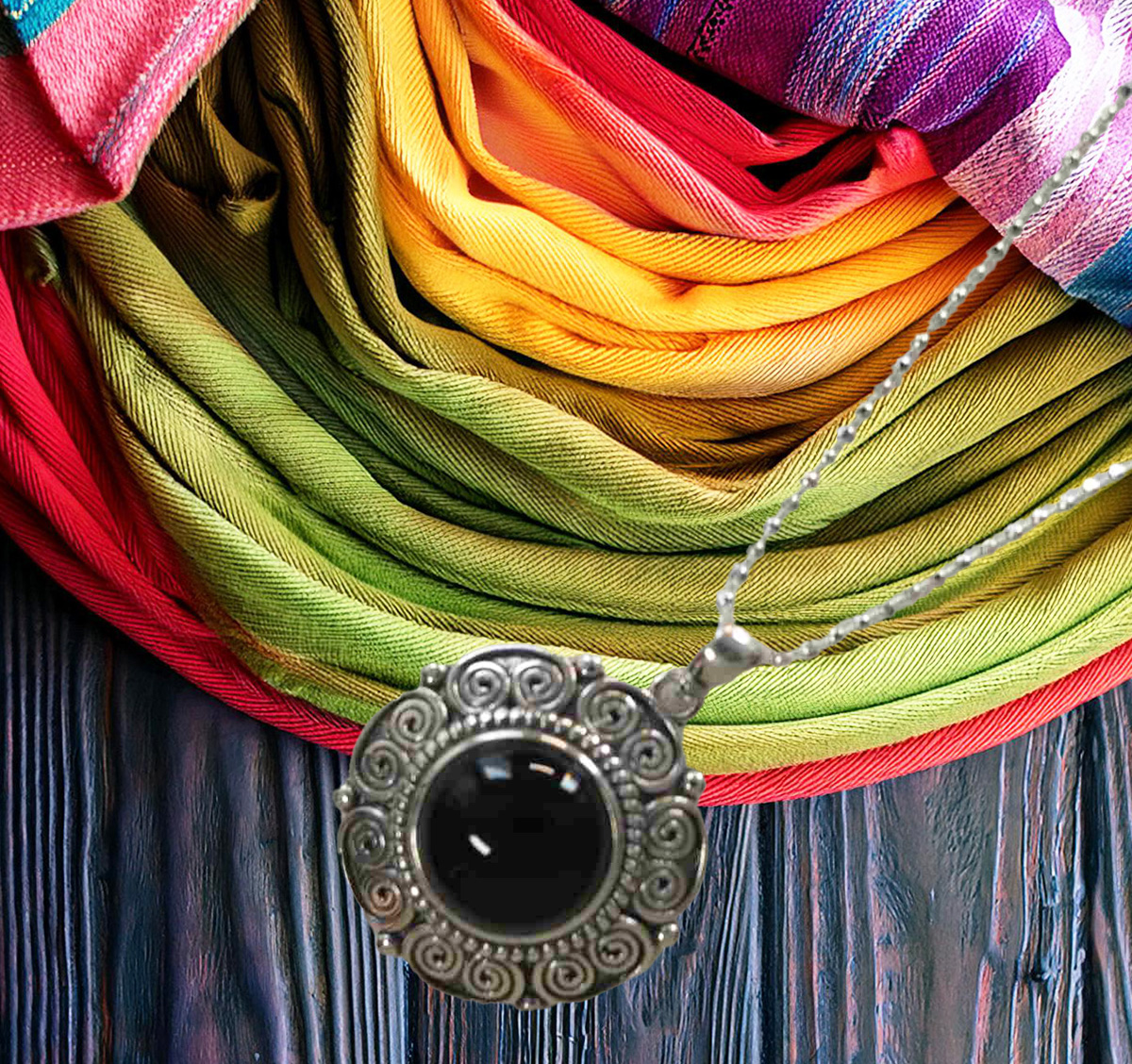 Sterling Silver Round Black Stone Pendant with Geometric Vintage Design 925ijewel.com