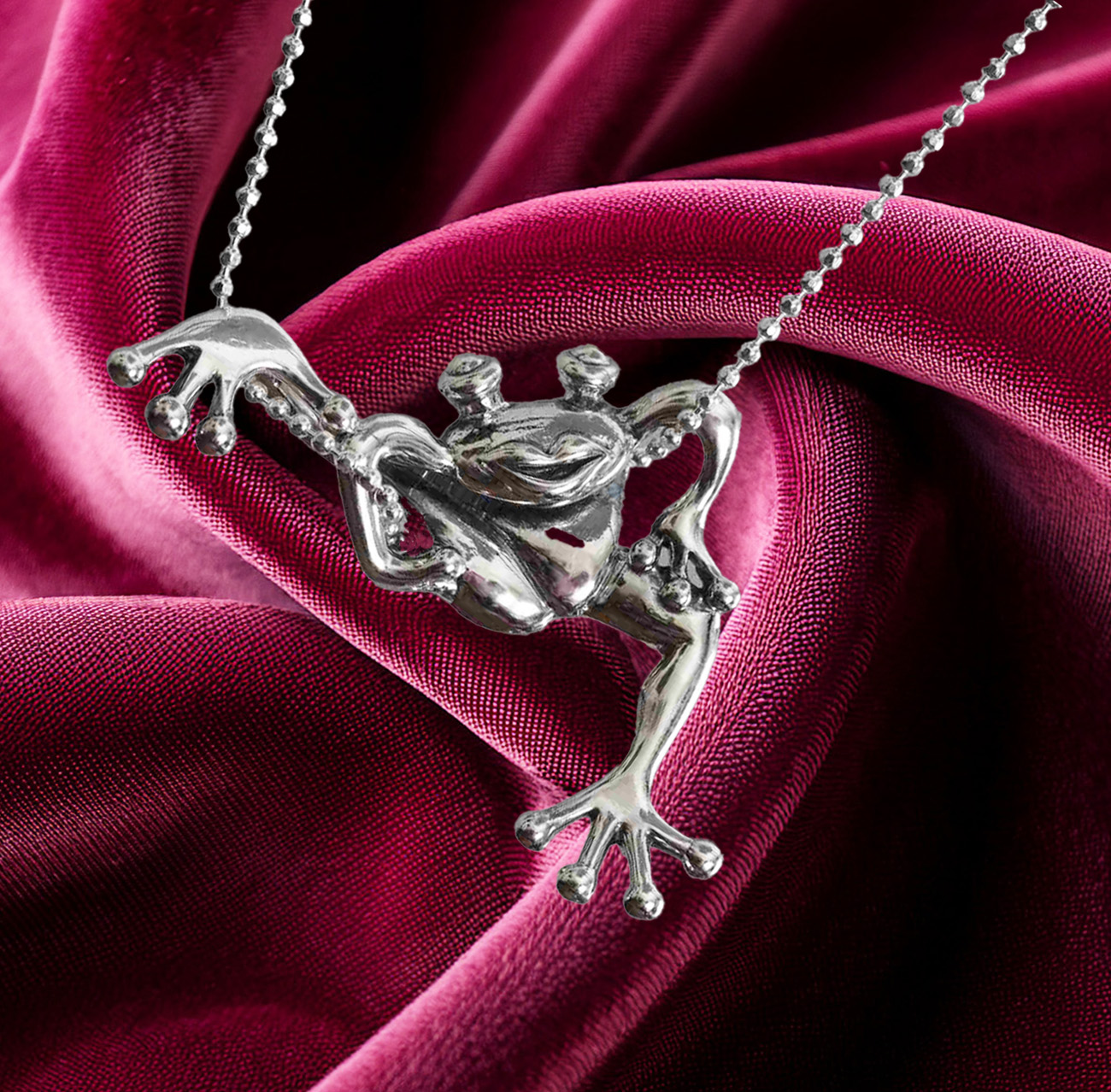 Sterling Silver Intricately Crafted Clinging Froggy Pendant 925ijewel.com