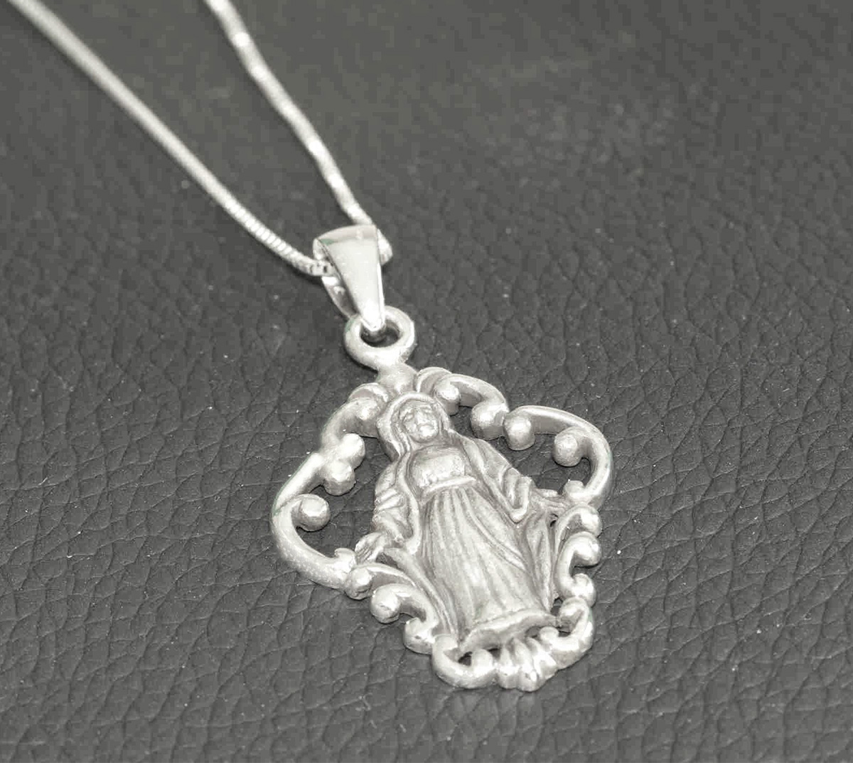 Sterling Silver Virgin Mary Pendant with Intricate Design and 18" Italian Platinum-Look Box Chain, 925ijewel.com