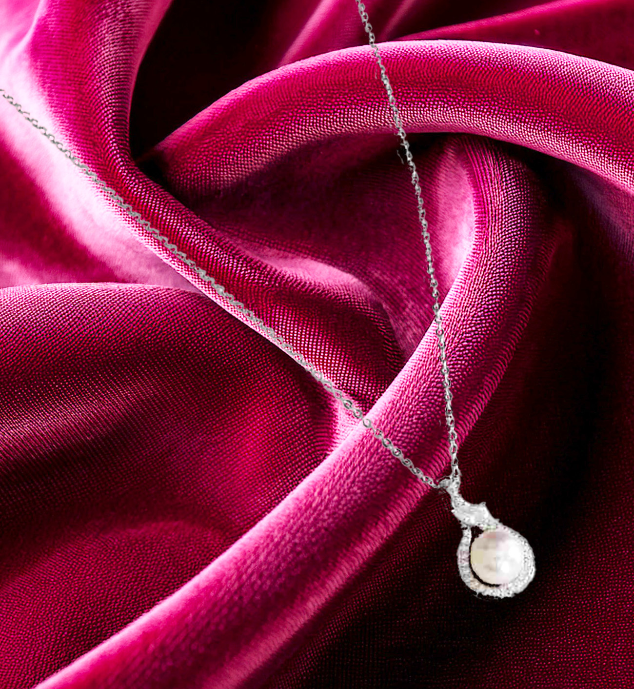 Elegant Freshwater Pearl Pendant in 925 Sterling Silver with Sparkling CZ Halo 925ijewel.com