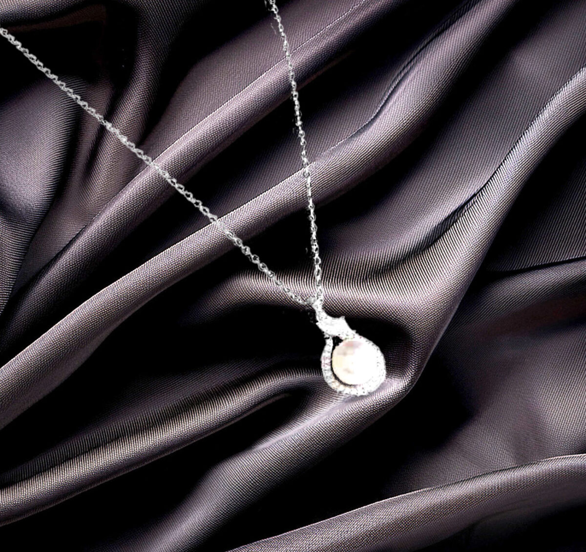 Elegant Freshwater Pearl Pendant in 925 Sterling Silver with Sparkling CZ Halo – Timeless Classy Jewelry for Women 925ijewel.com