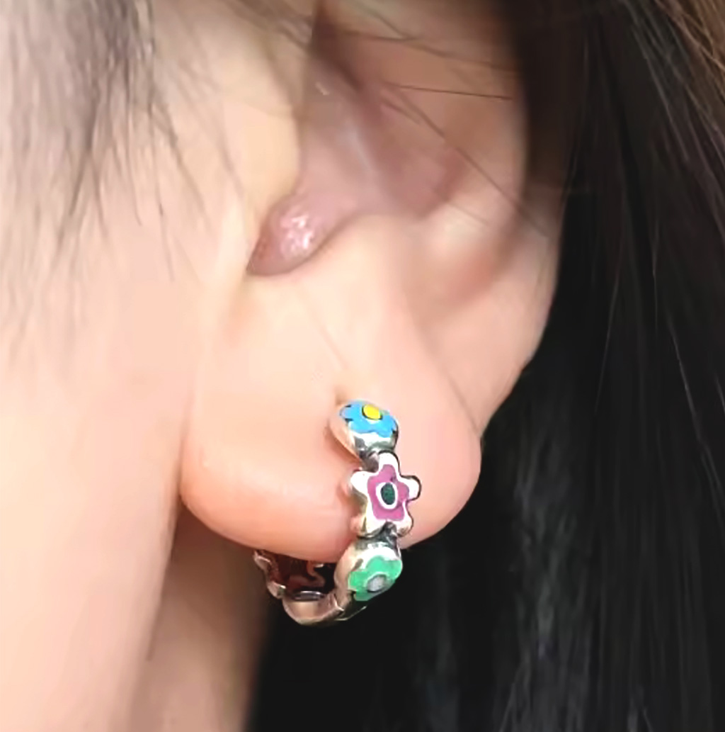 Blooming Elegance – Sterling Silver 17.5mm Floral Hoop Earrings with Colorful Enamel Artwork. 925ijewel.com